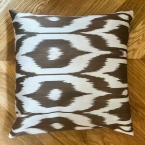 Ikat kussen zijde beige/wit 40 x 40cm