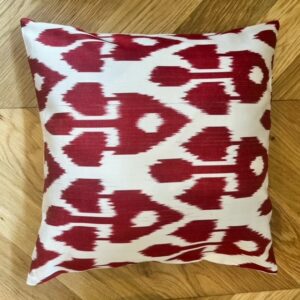 Ikat kussen zijde rood/wit 40 x 40cm