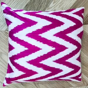 Ikat kussen zijde roze/wit 40 x 40cm