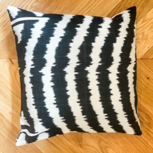 Ikat cushion silk black/ white 40 x 40cm