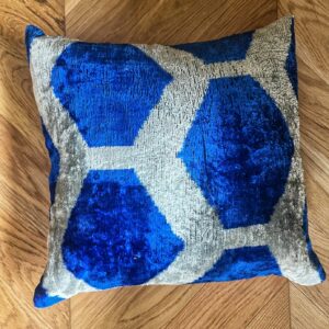 Coussin Ikat velours imprimé bleu 40 x 40 cm