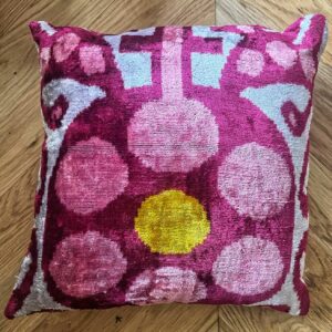 Ikat cushion velvet pink/ white print 40 x 40 cm