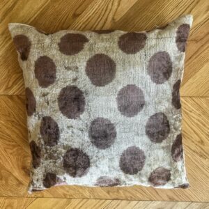 Ikat cushion velvet beige/ brown dots 40 x 40 cm