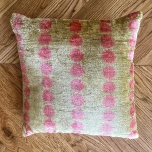 Ikat kussen fluweel roze stippen/wit 40 x 40 cm