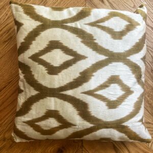 Ikat kussen zijde beige/wit print 50 x 50 cm