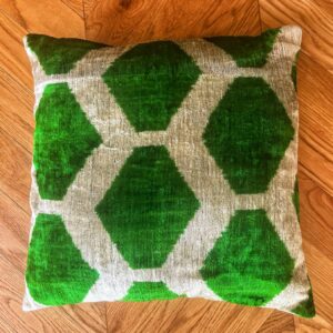 Coussin Ikat velours vert/ blanc 50 x 50 cm