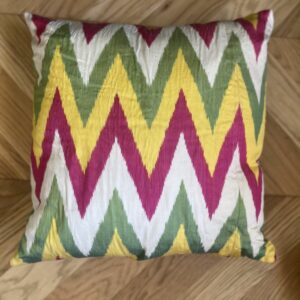 Coussin Ikat en soie motif zigzag 50 x 50 cm