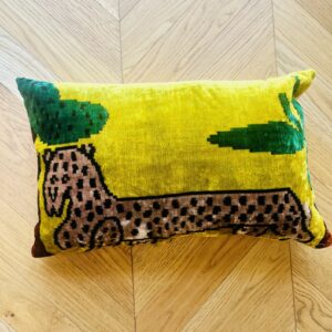 Coussin Ikat velours oker jaune & panter 40 x 60 cm